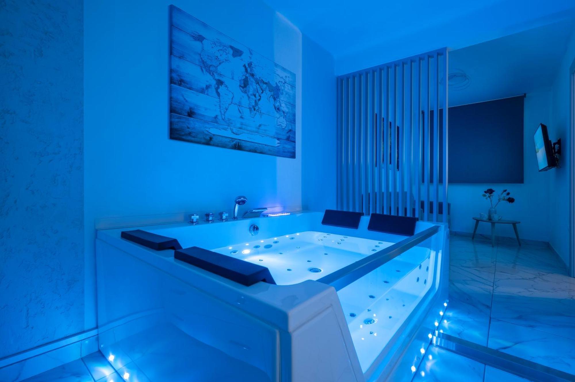 Premium Jacuzzi Suite At The City Center, By Aqua Platinum 테살로니키 외부 사진