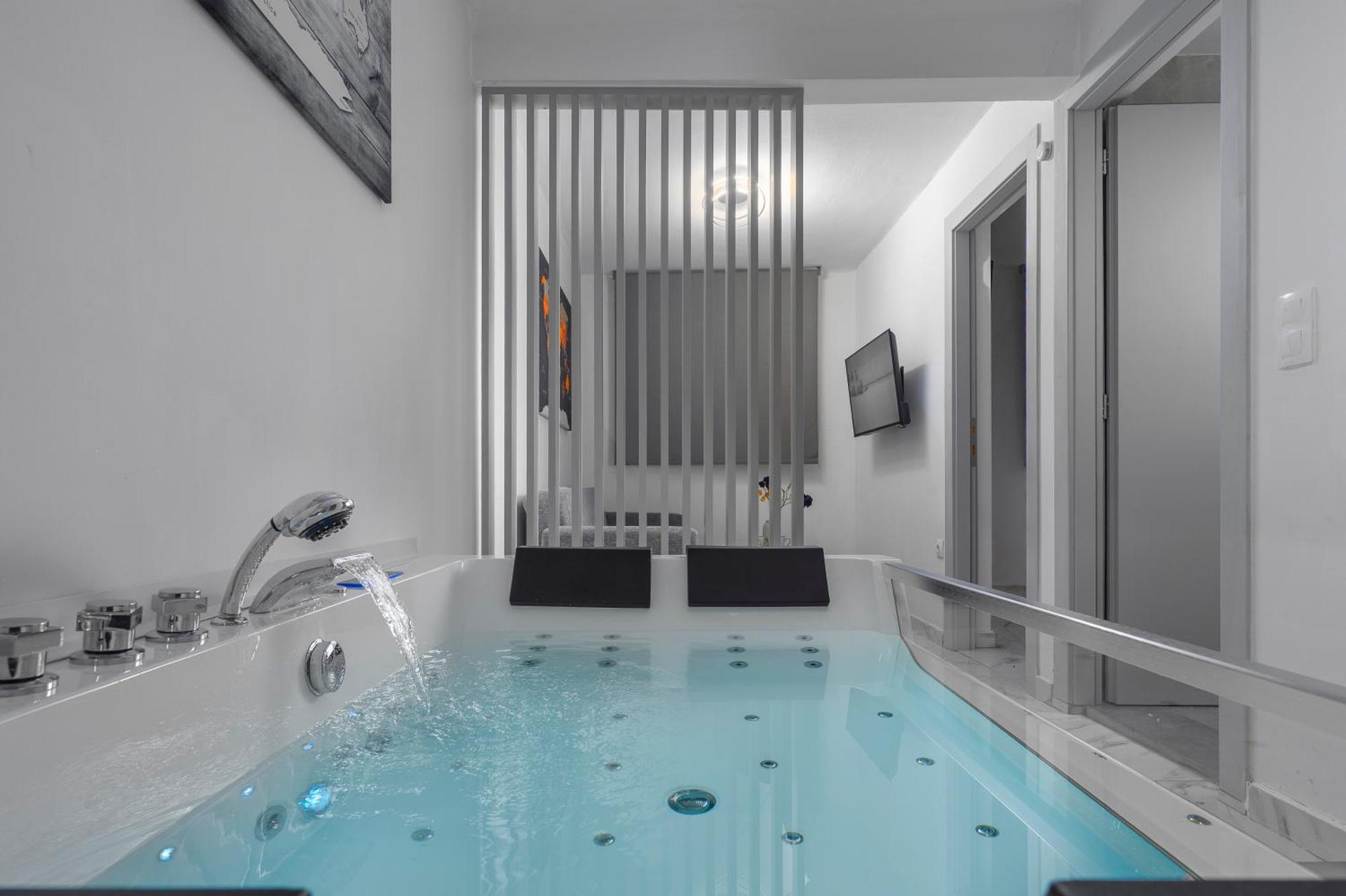 Premium Jacuzzi Suite At The City Center, By Aqua Platinum 테살로니키 외부 사진