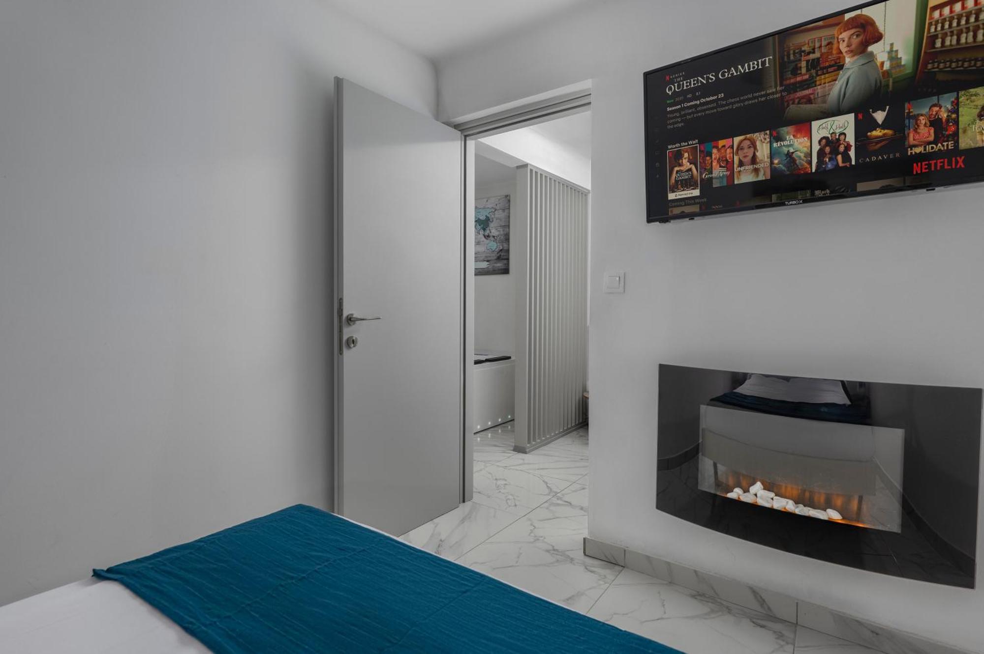 Premium Jacuzzi Suite At The City Center, By Aqua Platinum 테살로니키 외부 사진