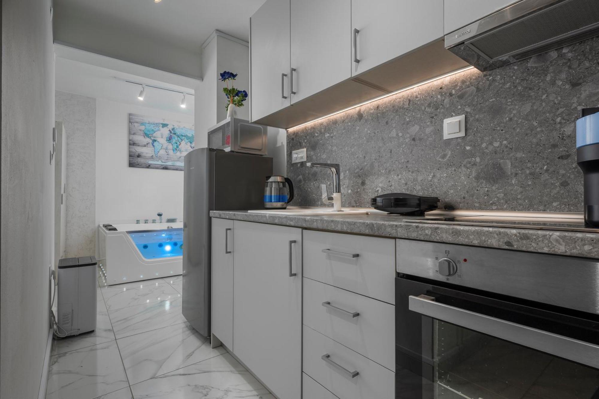 Premium Jacuzzi Suite At The City Center, By Aqua Platinum 테살로니키 외부 사진